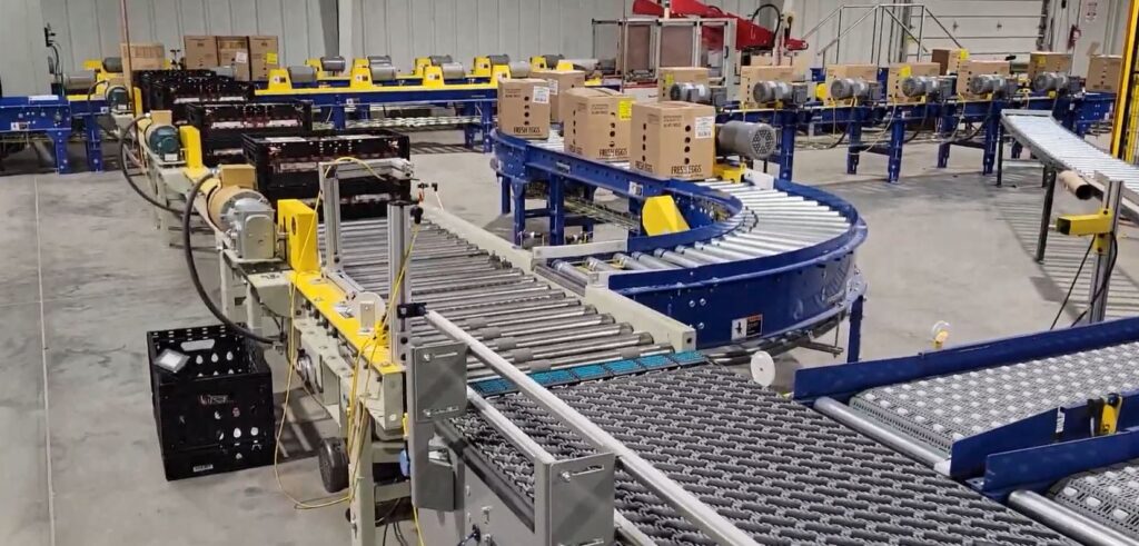 Automated conveyor system in warehouse